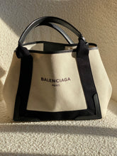 Load image into Gallery viewer, Balenciaga Cabas S tote
