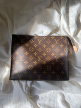 Load image into Gallery viewer, Louis Vuitton Toiletry Pouch 26
